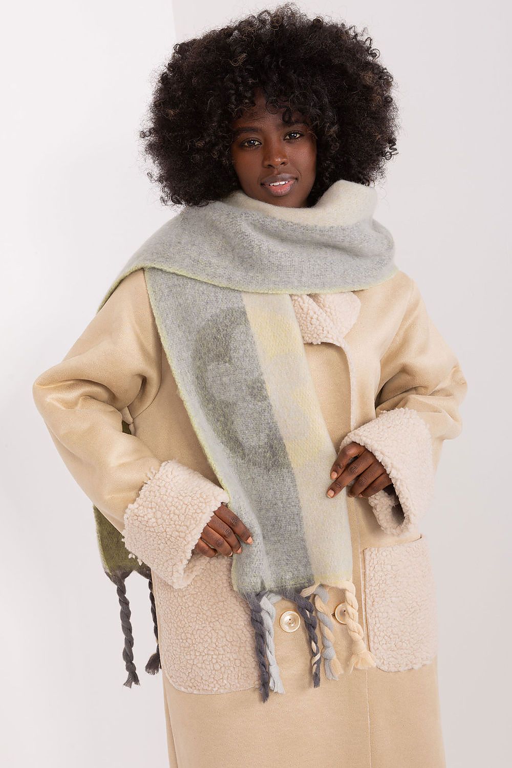  Shawl model 190558 AT 