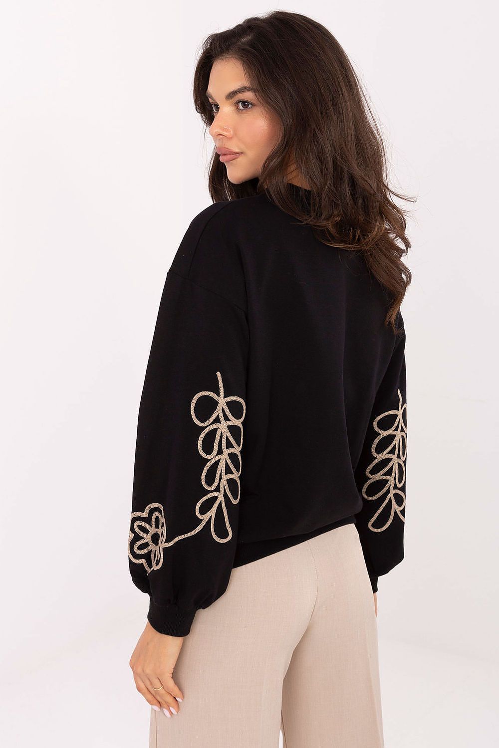  Sweatshirt model 218383 Relevance 