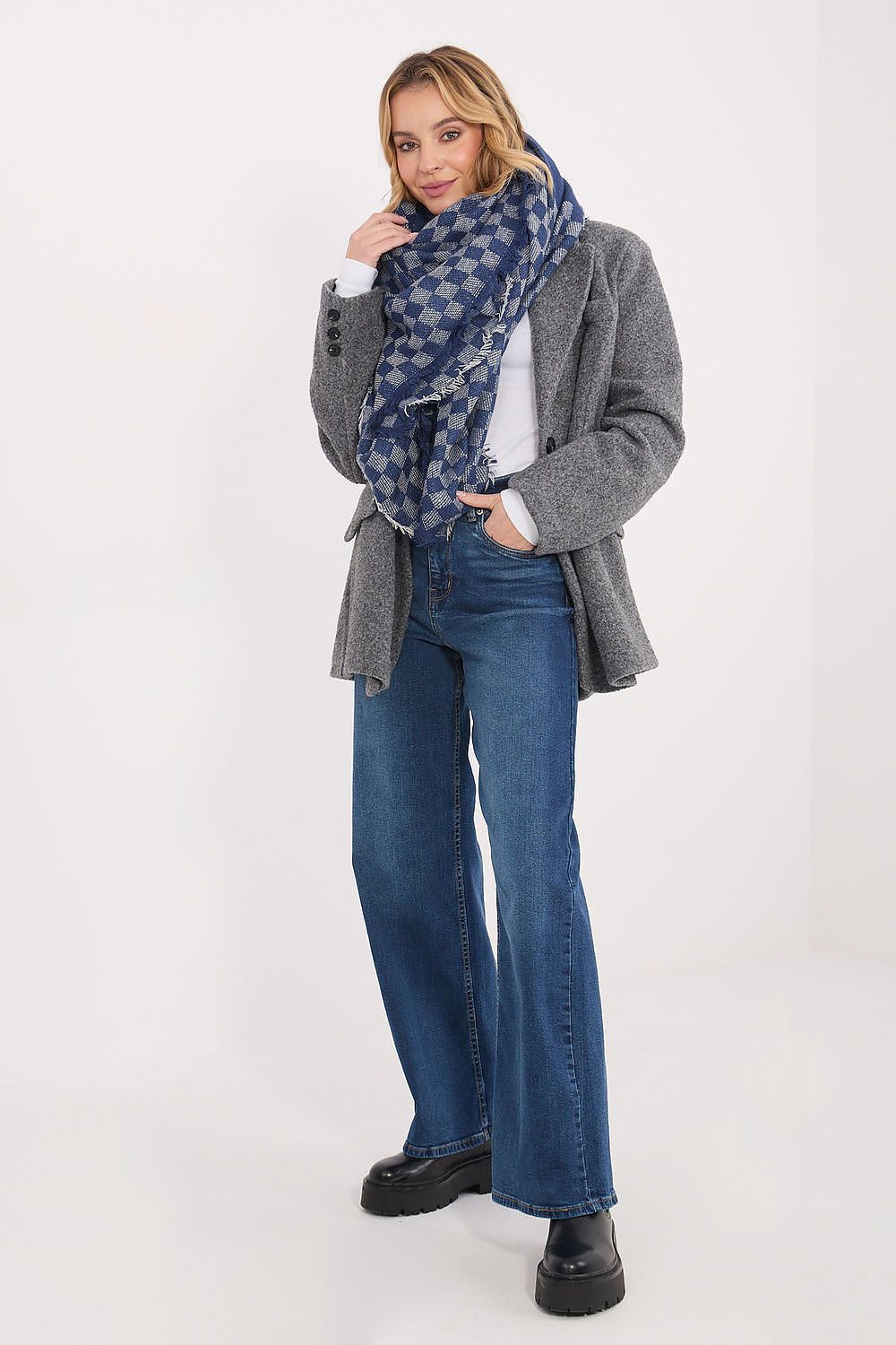  Shawl model 222304 AT 